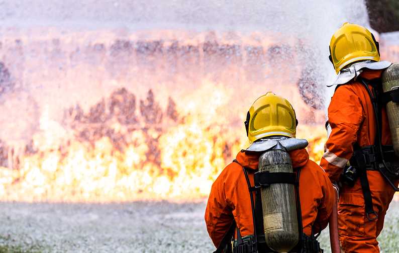 Panoramic Firefighter using chemical foam